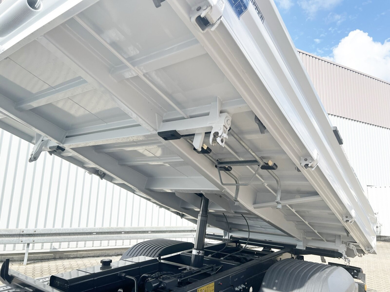 Camion benne Mercedes-Benz Atego 818/23 K 4x2 Atego 818/23 K 4x2, 2x AHK, Meiller-Kipper, mehrfach Vorhanden!: photos 11 Camion benne Mercedes-Benz Atego 818/23 K 4x2 Atego 818/23 K 4x2, 2x AHK, Meiller-Kipper, mehrfach Vorhanden!: photos 11