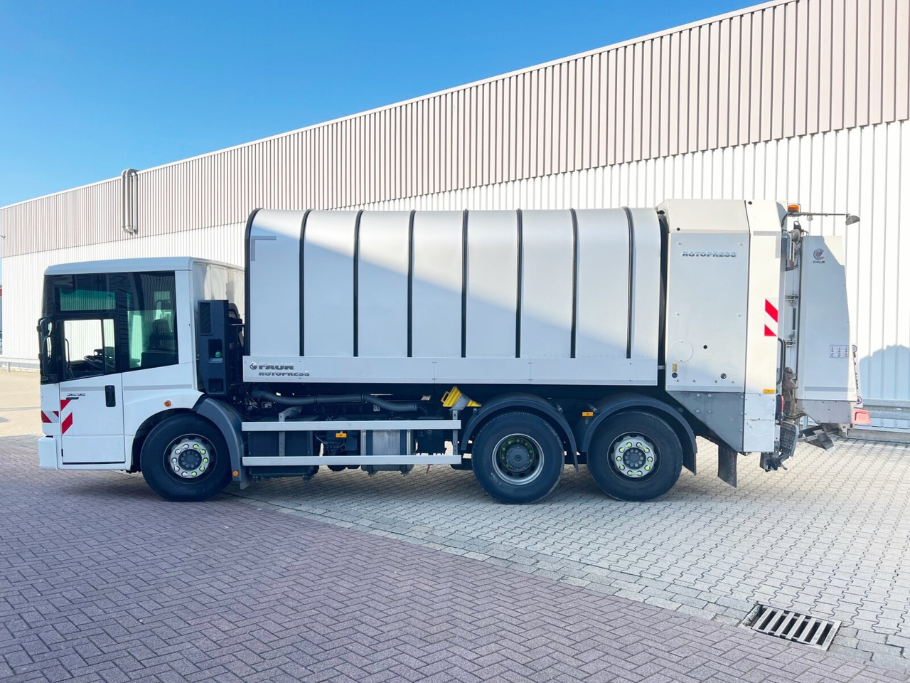 Mercedes-Benz Econic 2635 LL 6x2/4 NLA Econic 2635 LL 6x2/4 NLA, Lenkachse, FAUN Rotopress 521L, Zöller-Schüttung - Châssis cabine: photos 3 Mercedes-Benz Econic 2635 LL 6x2/4 NLA Econic 2635 LL 6x2/4 NLA, Lenkachse, FAUN Rotopress 521L, Zöller-Schüttung - Châssis cabine: photos 3
