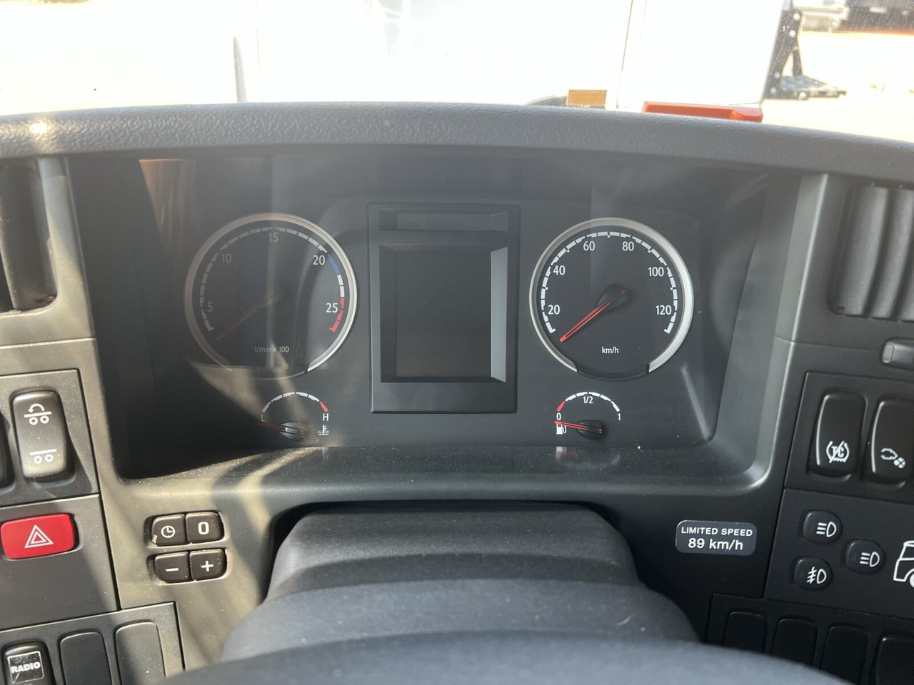 Scania G420 6x2, ERSATZTEILSPENDER! G420 6x2, Liftachse, Hiab LBW, Motor defekt! - Camion fourgon: photos 5 Scania G420 6x2, ERSATZTEILSPENDER! G420 6x2, Liftachse, Hiab LBW, Motor defekt! - Camion fourgon: photos 5