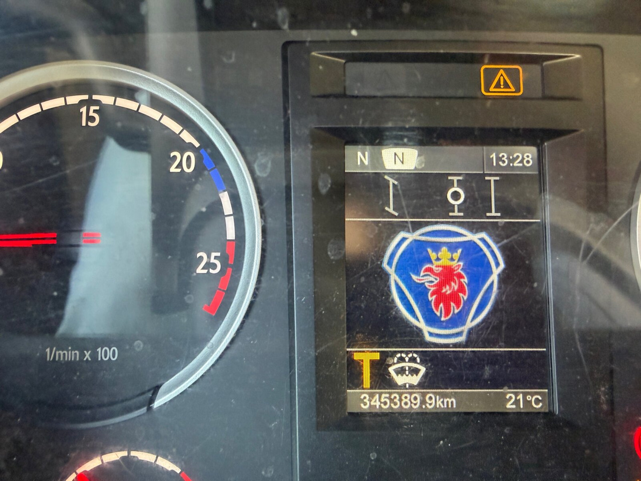 Scania P 320/400 6x2-4 P 320/400 6x2-4, Lenk-/Liftachse, Tele-Absetzanlage, Funk - Camion multibenne: photos 4 Scania P 320/400 6x2-4 P 320/400 6x2-4, Lenk-/Liftachse, Tele-Absetzanlage, Funk - Camion multibenne: photos 4