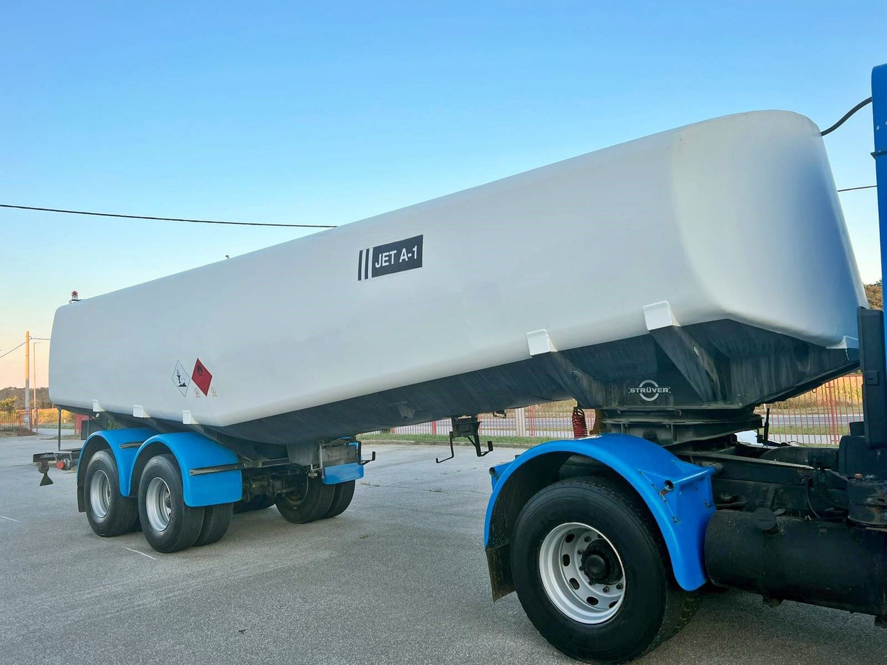 Tankauflieger ca. 40.000l STRUEVER Tankauflieger ca. 40.000l - Semi-remorque citerne: photos 3 Tankauflieger ca. 40.000l STRUEVER Tankauflieger ca. 40.000l - Semi-remorque citerne: photos 3