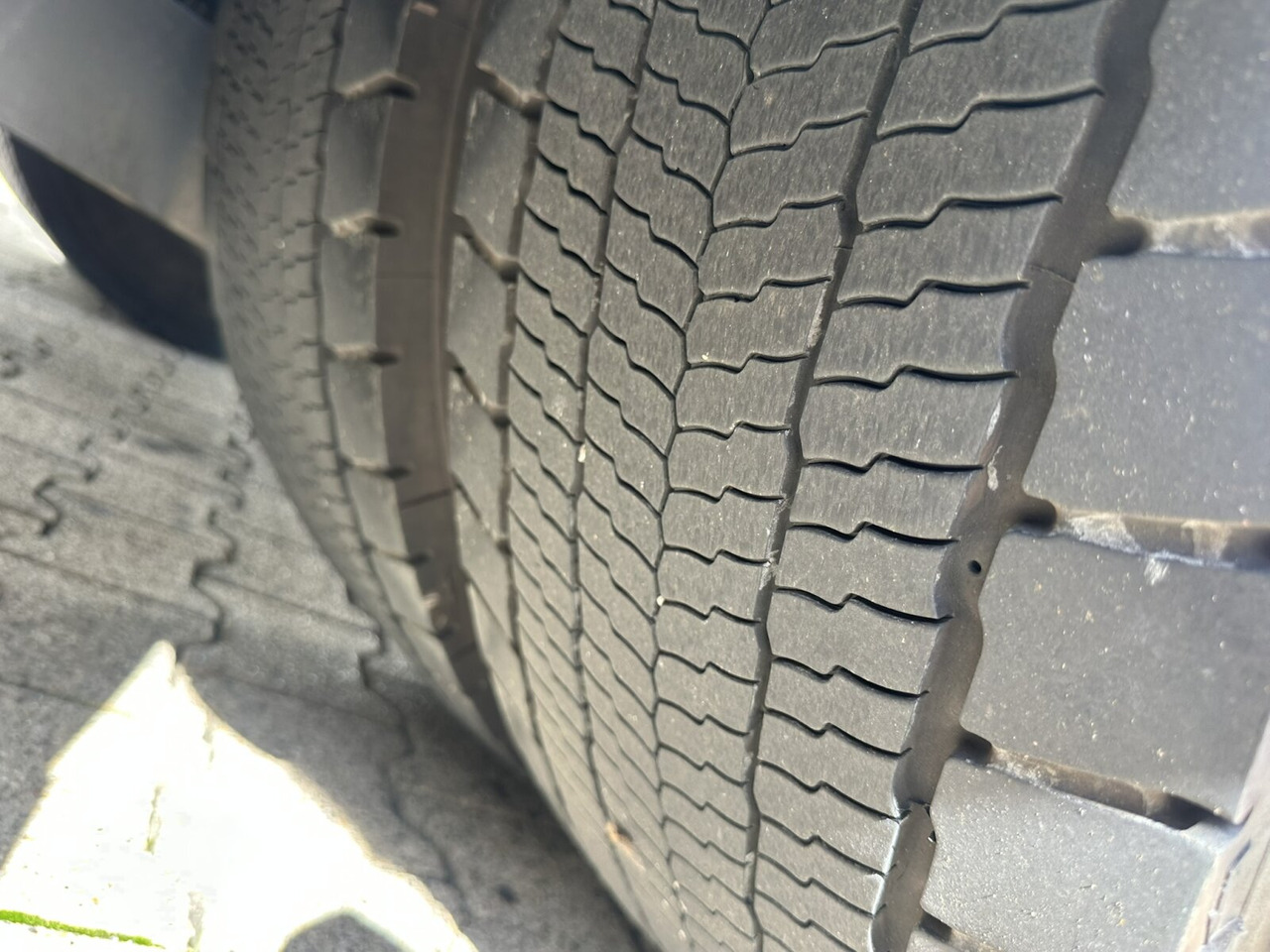 DAF XF 530 FT 6x2 XF 530 FT 6x2, Intarder, Navi, Spacecab, Vorlauflenk/lift, zGG 68t - Tracteur routier: photos 4 DAF XF 530 FT 6x2 XF 530 FT 6x2, Intarder, Navi, Spacecab, Vorlauflenk/lift, zGG 68t - Tracteur routier: photos 4