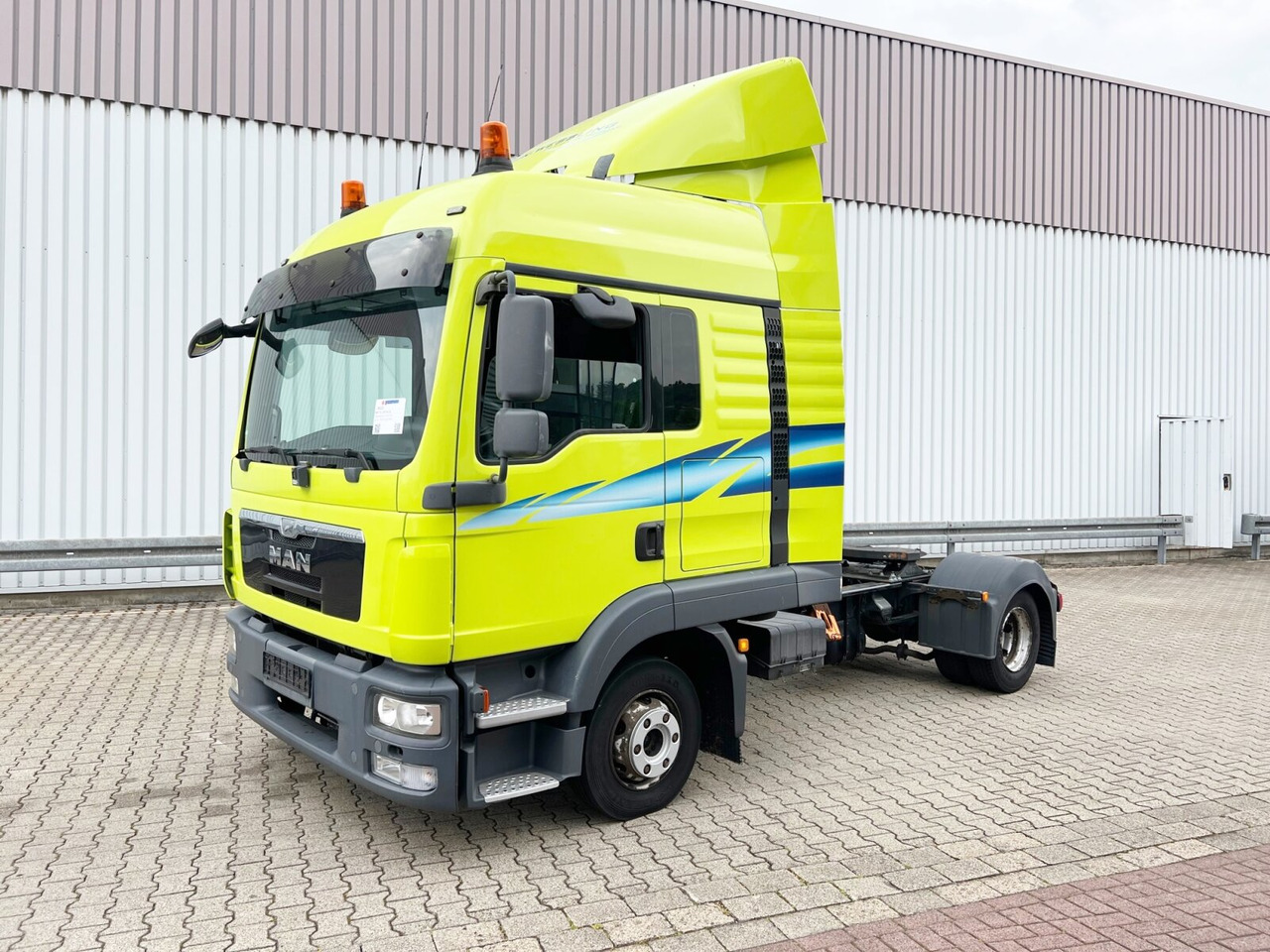 MAN TGL 8.220 4X2 BL TGL 8.220 4X2 BL - Tracteur routier: photos 1 MAN TGL 8.220 4X2 BL TGL 8.220 4X2 BL - Tracteur routier: photos 1