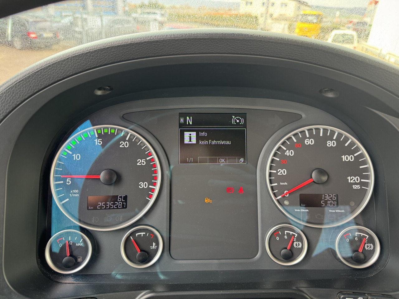 MAN TGS 26.500 6x4 BLS TGS 26.500 6x4 BLS, PriTarder, Navi, Hydraulik - Tracteur routier: photos 3 MAN TGS 26.500 6x4 BLS TGS 26.500 6x4 BLS, PriTarder, Navi, Hydraulik - Tracteur routier: photos 3