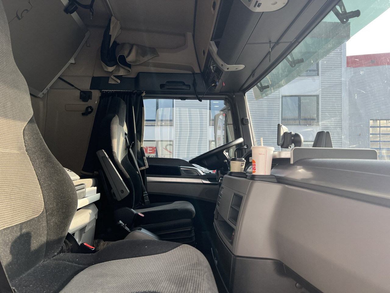 MAN TGX 18.500 4X2 LLS TGX 18.500 4X2 LLS, Retarder, Vollumer - Tracteur routier: photos 5 MAN TGX 18.500 4X2 LLS TGX 18.500 4X2 LLS, Retarder, Vollumer - Tracteur routier: photos 5