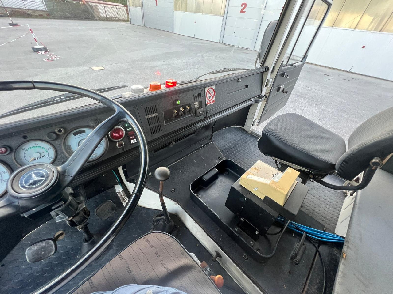 Tracteur routier Mercedes-Benz 1923 4x2 1923 4x2: photos 7