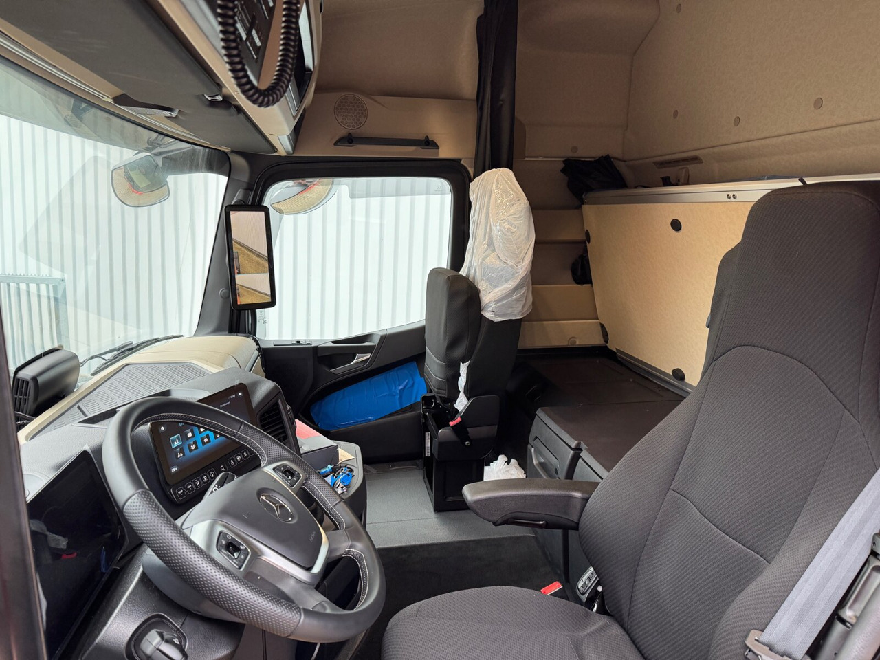 Mercedes-Benz Actros 2648 LS 6x2 Actros 2648 LS 6x2, Retarder, Liftachse, MirrorCam, StreamSpace, Navi, LED - Tracteur routier: photos 3 Mercedes-Benz Actros 2648 LS 6x2 Actros 2648 LS 6x2, Retarder, Liftachse, MirrorCam, StreamSpace, Navi, LED - Tracteur routier: photos 3