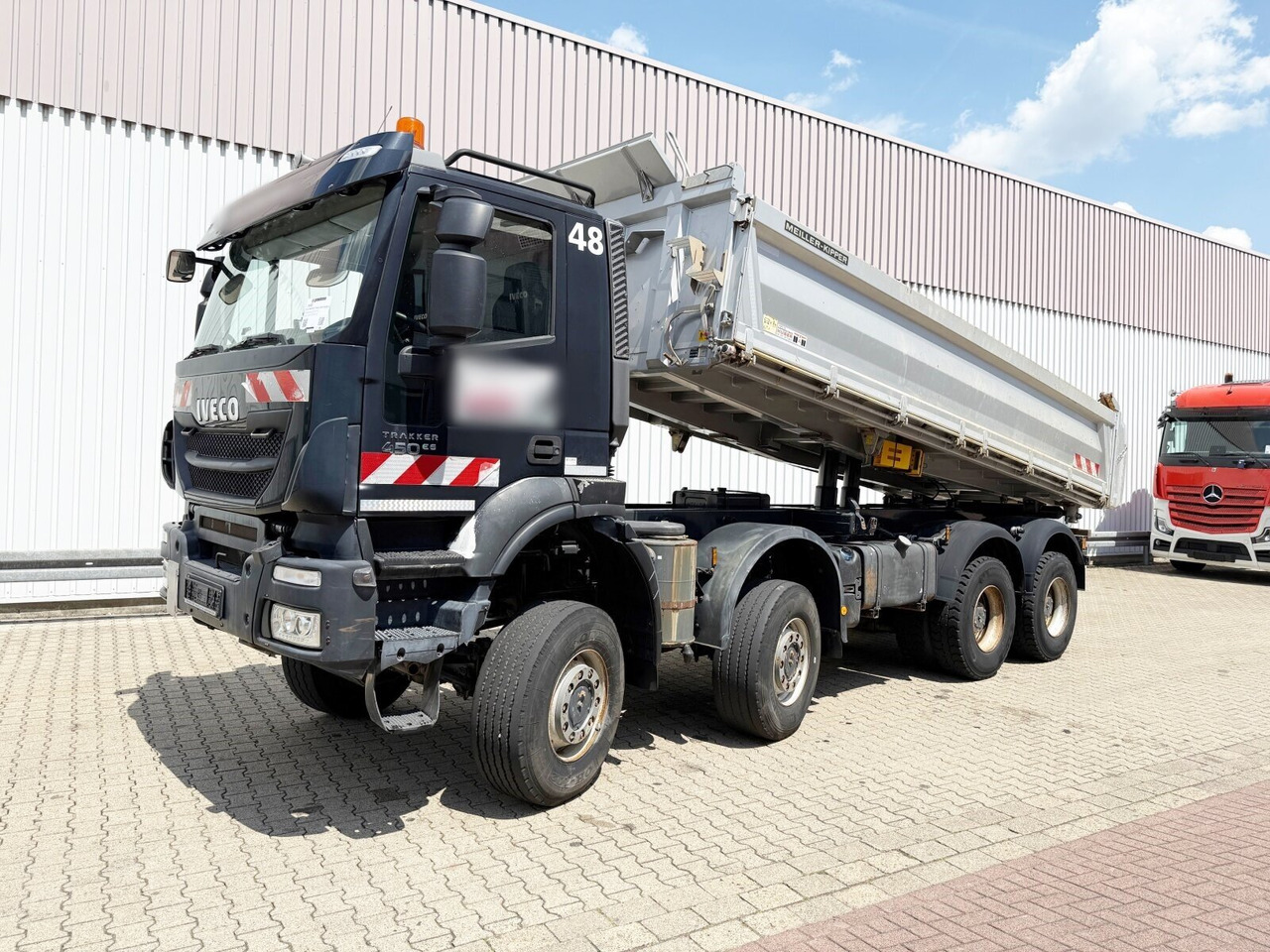 Trakker AD410T45W 8x8 Trakker AD410T45W 8x8 - Camion benne: photos 1 Trakker AD410T45W 8x8 Trakker AD410T45W 8x8 - Camion benne: photos 1