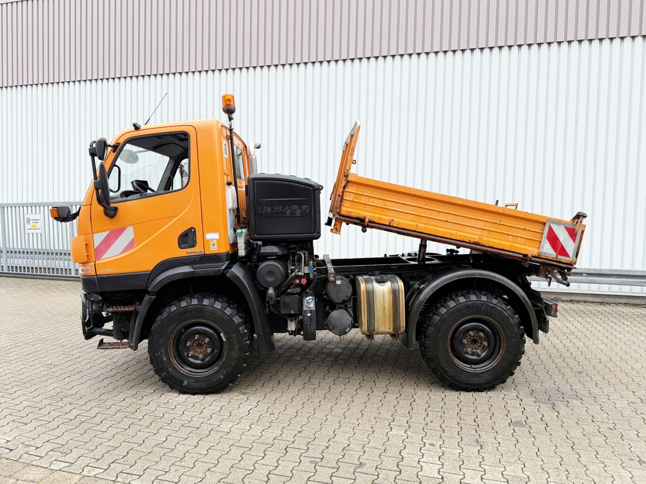 Unimog U 20 4x4 U 20 4x4, Kipper, Zapfwelle, Winterdienstausstattung, 2x AHK - Véhicule utilitaire: photos 3 Unimog U 20 4x4 U 20 4x4, Kipper, Zapfwelle, Winterdienstausstattung, 2x AHK - Véhicule utilitaire: photos 3