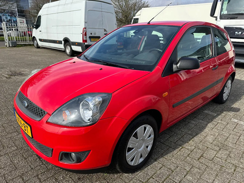 Ford Fiesta TDCi 1.4 + AIRCO + CARPLAY + REAR CAMERA + 194.511 KM - Voiture: photos 1 Ford Fiesta TDCi 1.4 + AIRCO + CARPLAY + REAR CAMERA + 194.511 KM - Voiture: photos 1