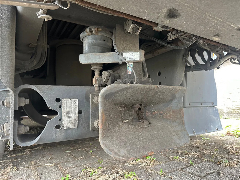 Camion fourgon MAN TGX TGX 26 460 + 6X2 + LIFT + DAMAGED ENGINE: photos 9