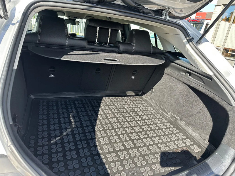 Mercedes-Benz CLA-Klasse 200 D - SHOOTING BRAKE + STANDKLIMA + NAVI - Voiture: photos 4 Mercedes-Benz CLA-Klasse 200 D - SHOOTING BRAKE + STANDKLIMA + NAVI - Voiture: photos 4
