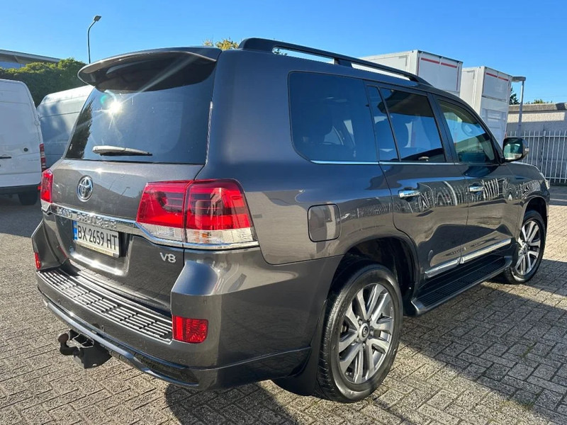 Toyota Land Cruiser V8 LAND CRUISER 200 V8 + CAMERA 360 + FRIDGE + DIESEL + ONLY EXPORT - SUV: photos 5 Toyota Land Cruiser V8 LAND CRUISER 200 V8 + CAMERA 360 + FRIDGE + DIESEL + ONLY EXPORT - SUV: photos 5