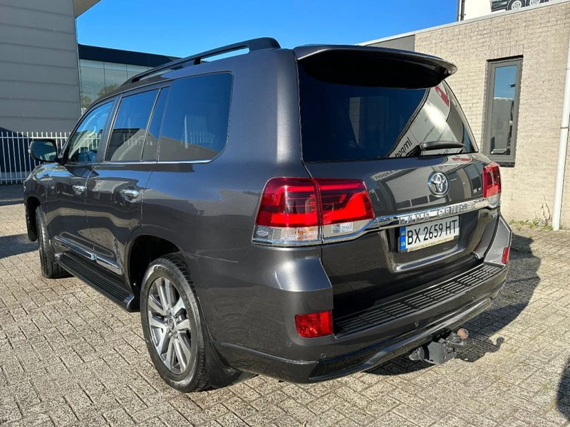 Toyota Land Cruiser V8 LAND CRUISER 200 V8 + CAMERA 360 + FRIDGE + DIESEL + ONLY EXPORT - SUV: photos 3 Toyota Land Cruiser V8 LAND CRUISER 200 V8 + CAMERA 360 + FRIDGE + DIESEL + ONLY EXPORT - SUV: photos 3