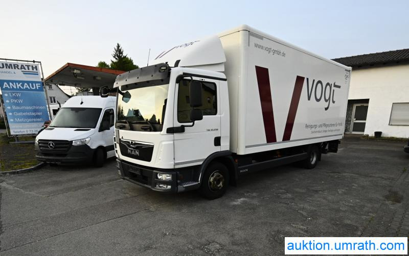 MAN (V181) MAN TGL 12.250 4x2 L/BL Koffer Ladebordwand Klimaautomatik NAVI Luftfederung Automatikgetriebe EURO 6 - Camion fourgon: photos 2 MAN (V181) MAN TGL 12.250 4x2 L/BL Koffer Ladebordwand Klimaautomatik NAVI Luftfederung Automatikgetriebe EURO 6 - Camion fourgon: photos 2