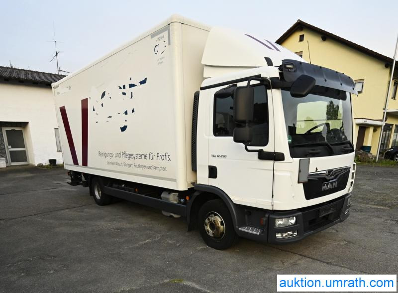 MAN (V181) MAN TGL 12.250 4x2 L/BL Koffer Ladebordwand Klimaautomatik NAVI Luftfederung Automatikgetriebe EURO 6 - Camion fourgon: photos 4 MAN (V181) MAN TGL 12.250 4x2 L/BL Koffer Ladebordwand Klimaautomatik NAVI Luftfederung Automatikgetriebe EURO 6 - Camion fourgon: photos 4