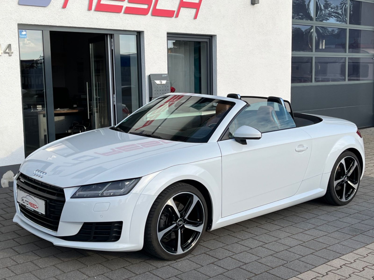 Audi TT Roadster 2.0 TFSI quattro - Voiture: photos 2 Audi TT Roadster 2.0 TFSI quattro - Voiture: photos 2