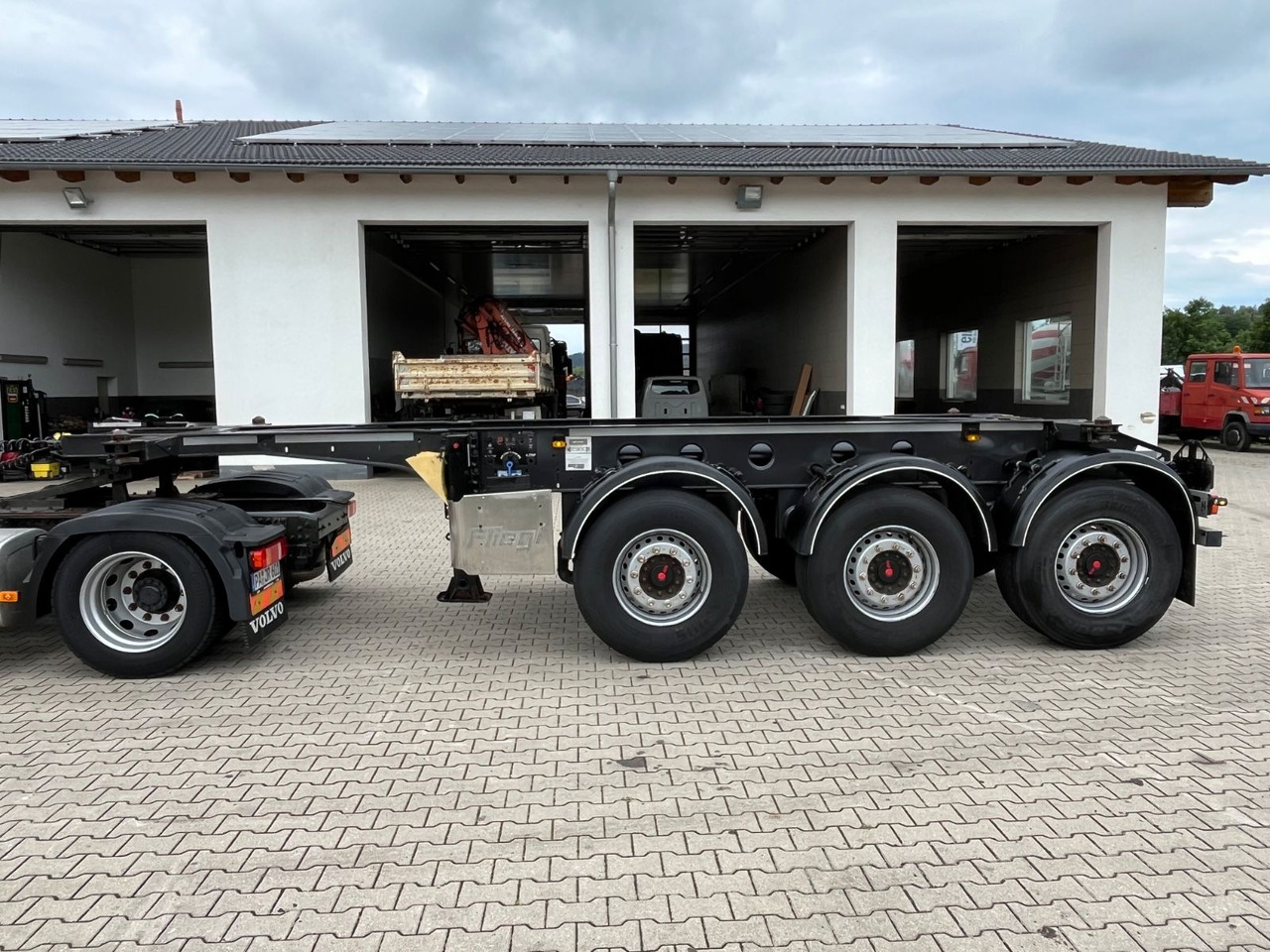 Fliegl Tank Container Chassis 20ft ADR - Semi-remorque porte-conteneur/ Caisse mobile: photos 2 Fliegl Tank Container Chassis 20ft ADR - Semi-remorque porte-conteneur/ Caisse mobile: photos 2