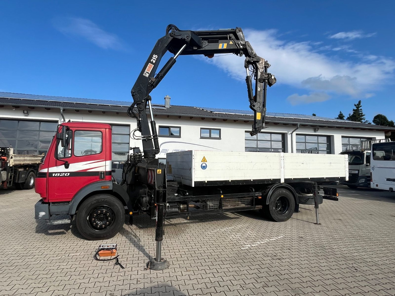 Mercedes-Benz SK 1820 mit HIAB 215-5 mit Jib und Winde - Camion plateau, Camion grue: photos 3 Mercedes-Benz SK 1820 mit HIAB 215-5 mit Jib und Winde - Camion plateau, Camion grue: photos 3