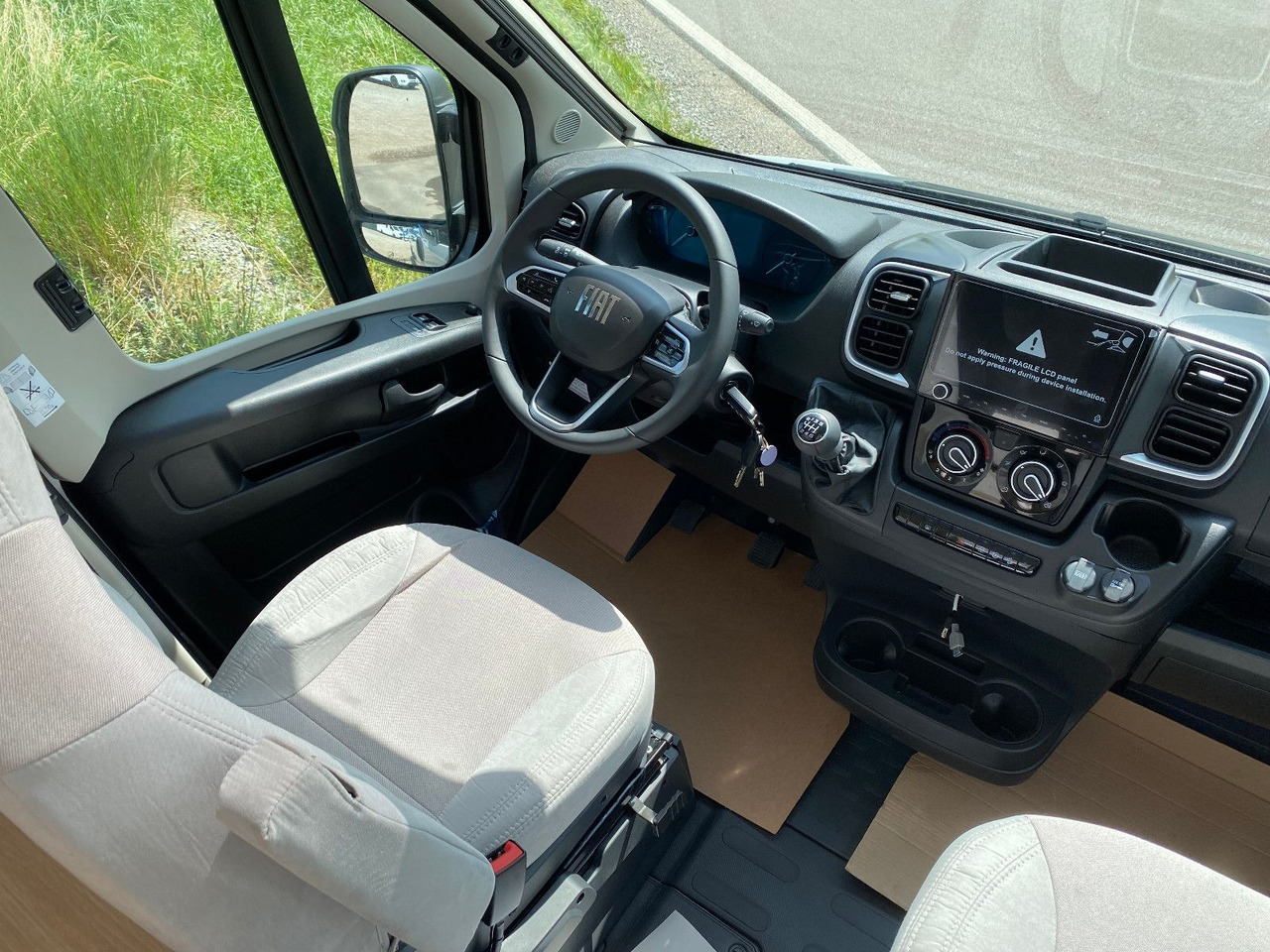 Fourgon aménagé Carado CV 600 Dieselstandheizung, Skyroof, white Label: photos 9