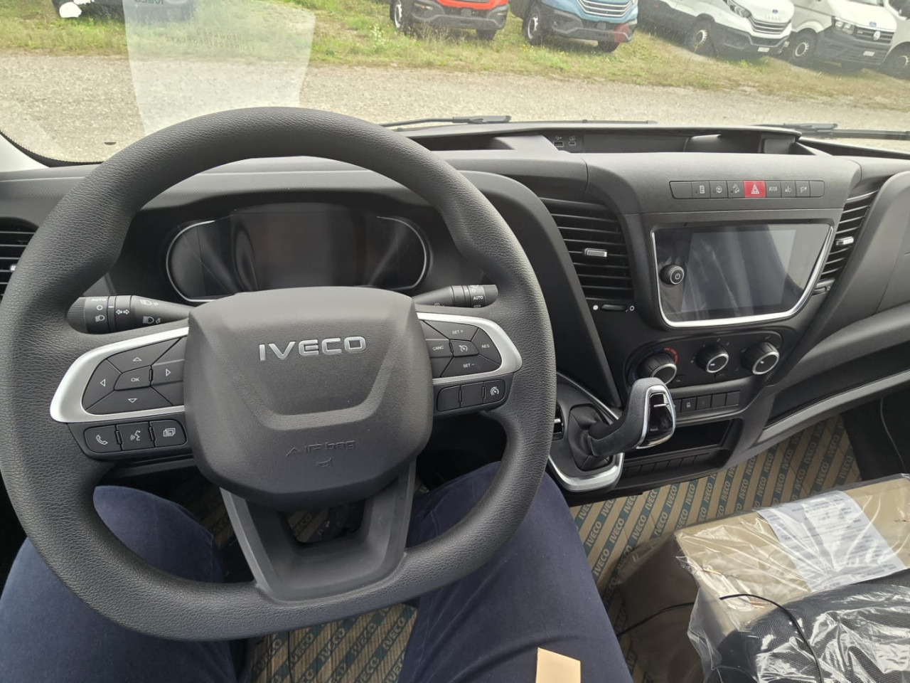 IVECO DAILY 35S14HA8 V -Tageseinlösung- - Fourgon utilitaire: photos 2 IVECO DAILY 35S14HA8 V -Tageseinlösung- - Fourgon utilitaire: photos 2