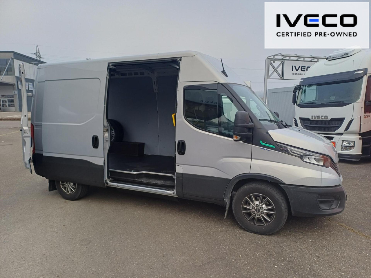 Fourgon utilitaire IVECO Daily 35S14NA8V/P CNG Euro6 Klima AHK Navi ZV: photos 12 Fourgon utilitaire IVECO Daily 35S14NA8V/P CNG Euro6 Klima AHK Navi ZV: photos 12