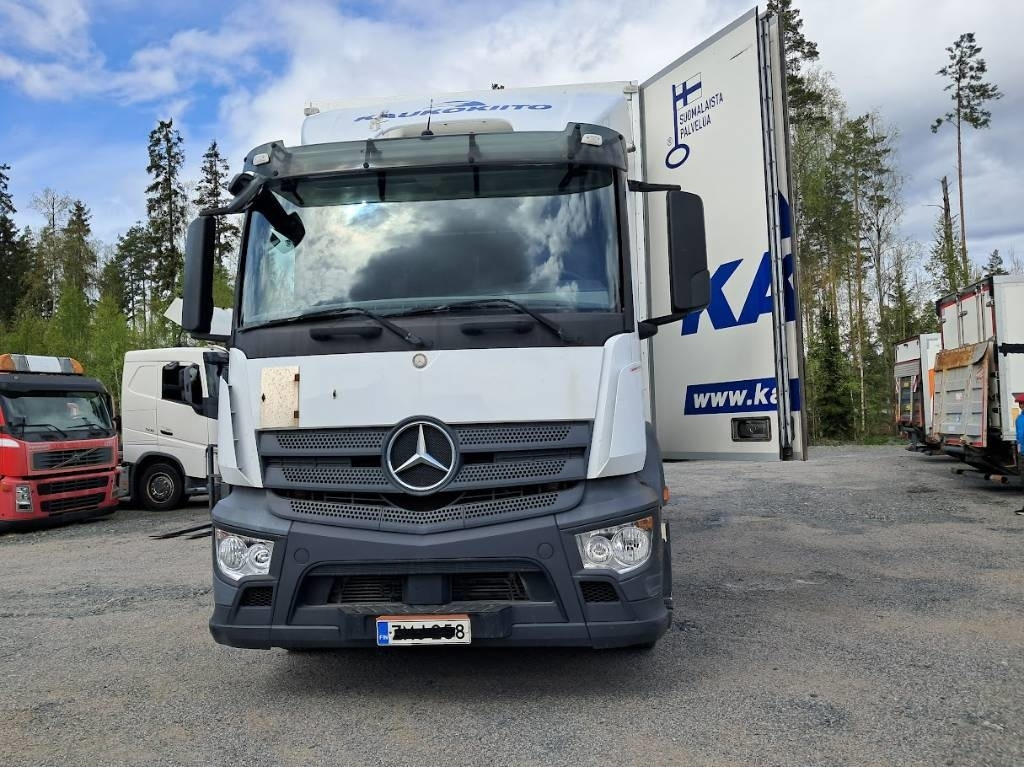 Mercedes-Benz Antos 1824L - Camion fourgon: photos 2 Mercedes-Benz Antos 1824L - Camion fourgon: photos 2