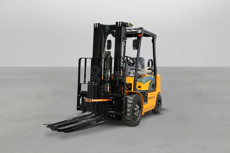 Hyundai Forklift 30LE-7 3 TONS LPG 3 STAGE - Chariot élévateur à gaz: photos 1 Hyundai Forklift 30LE-7 3 TONS LPG 3 STAGE - Chariot élévateur à gaz: photos 1
