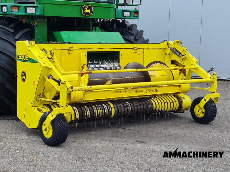 John Deere 7400 forage harvester - Ensileuse: photos 4 John Deere 7400 forage harvester - Ensileuse: photos 4