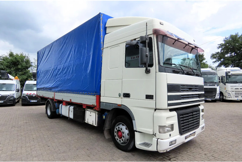 DAF XF 95.430 Manual diesel injection! Manual gearbox! - Camion à rideaux coulissants: photos 2 DAF XF 95.430 Manual diesel injection! Manual gearbox! - Camion à rideaux coulissants: photos 2
