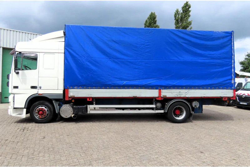 DAF XF 95.430 Manual diesel injection! Manual gearbox! - Camion à rideaux coulissants: photos 3 DAF XF 95.430 Manual diesel injection! Manual gearbox! - Camion à rideaux coulissants: photos 3