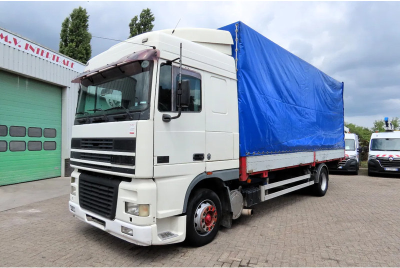 DAF XF 95.430 Manual diesel injection! Manual gearbox! - Camion à rideaux coulissants: photos 2 DAF XF 95.430 Manual diesel injection! Manual gearbox! - Camion à rideaux coulissants: photos 2