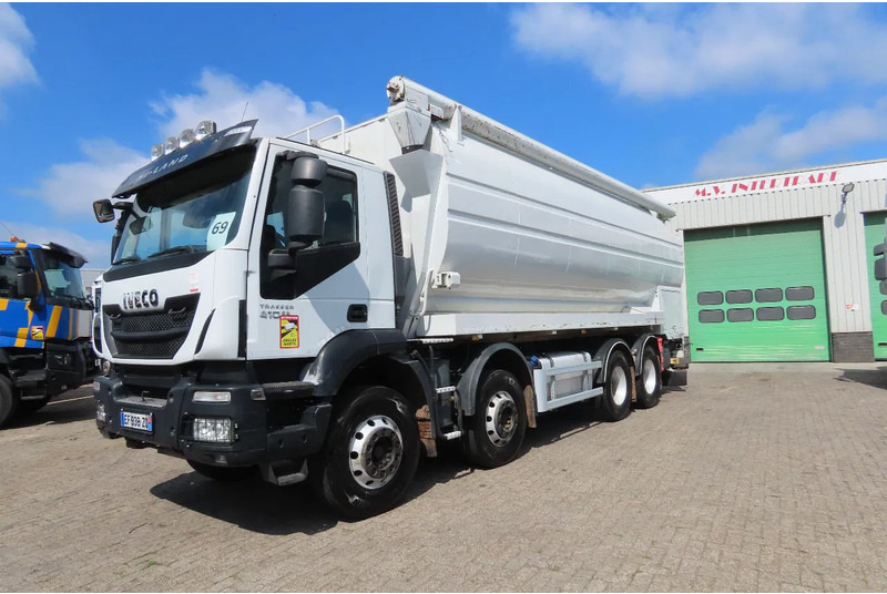 Iveco Eurotrakker 410 8x4. Light damages, 100% all working. 100% drivable - Camion citerne: photos 1 Iveco Eurotrakker 410 8x4. Light damages, 100% all working. 100% drivable - Camion citerne: photos 1