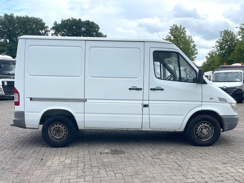 Mercedes-Benz Sprinter 208 3 seats. Very good bus! 100% engine and gearbox! France use - Fourgon utilitaire: photos 2 Mercedes-Benz Sprinter 208 3 seats. Very good bus! 100% engine and gearbox! France use - Fourgon utilitaire: photos 2