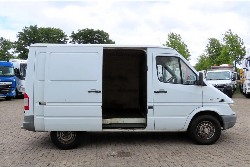 Mercedes-Benz Sprinter 208 3 seats. Very good bus! 100% engine and gearbox! France use - Fourgon utilitaire: photos 3 Mercedes-Benz Sprinter 208 3 seats. Very good bus! 100% engine and gearbox! France use - Fourgon utilitaire: photos 3