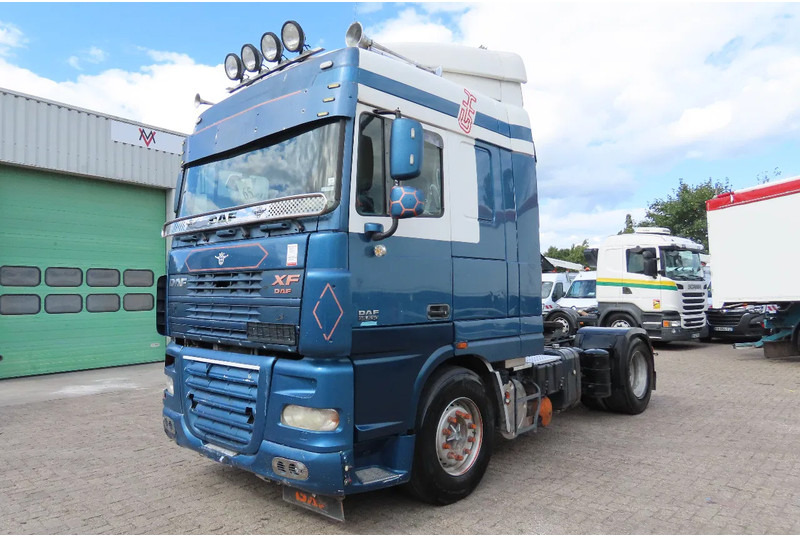 DAF XF 95.530 EURO4. Royal DAF! - Tracteur routier: photos 1 DAF XF 95.530 EURO4. Royal DAF! - Tracteur routier: photos 1