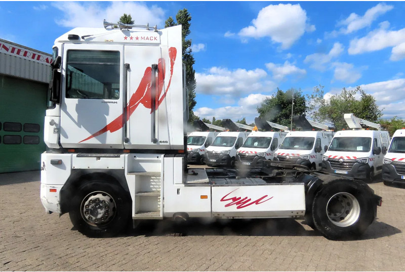 Renault Magnum 440 Mack! Manual gearbox. Royal truck - Tracteur routier: photos 4 Renault Magnum 440 Mack! Manual gearbox. Royal truck - Tracteur routier: photos 4