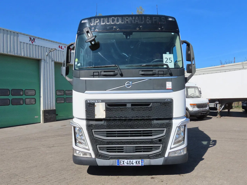 Volvo FH 460 YV2RTY0A3JB867622 FRIGO, 2X FUEL TANK, frigo, EURO6 - Tracteur routier: photos 3 Volvo FH 460 YV2RTY0A3JB867622 FRIGO, 2X FUEL TANK, frigo, EURO6 - Tracteur routier: photos 3
