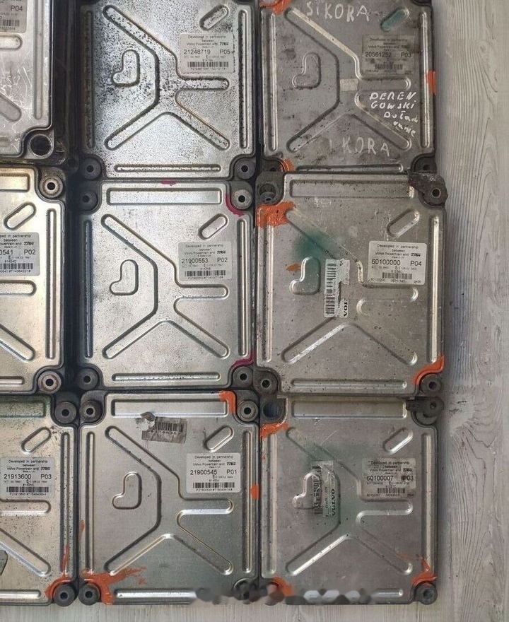Volvo ECU ENGINE 20814604, 20977019, 20995620 - Bloc de gestion pour Camion: photos 3 Volvo ECU ENGINE 20814604, 20977019, 20995620 - Bloc de gestion pour Camion: photos 3
