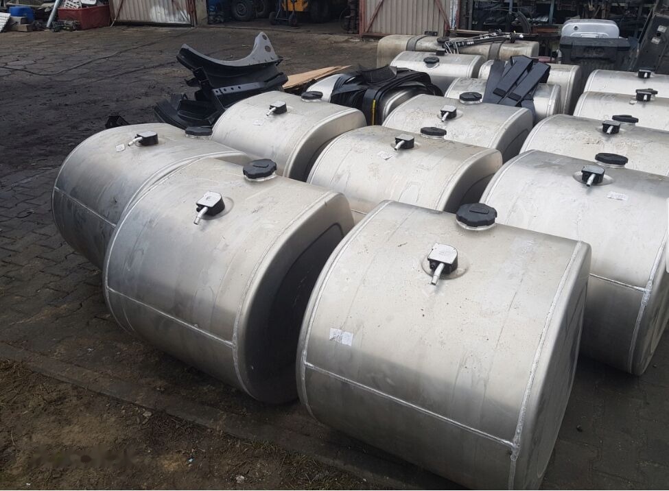 Volvo NEW COMPLETE TANK 285 DM3 22063854 Volvo - Réservoir de carburant pour Camion: photos 1 Volvo NEW COMPLETE TANK 285 DM3 22063854 Volvo - Réservoir de carburant pour Camion: photos 1