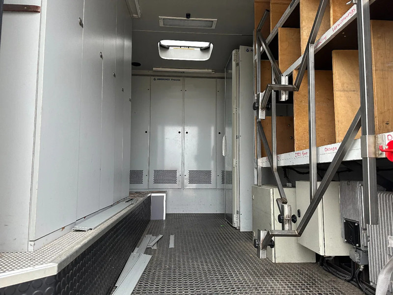 Camion Scania P230 TOP: multifunct. ruimte met airco (camper?), 22kVA generator, hydr. steunpoten, beloopbaar dak, keuken, APK 10-2026: photos 6 Camion Scania P230 TOP: multifunct. ruimte met airco (camper?), 22kVA generator, hydr. steunpoten, beloopbaar dak, keuken, APK 10-2026: photos 6