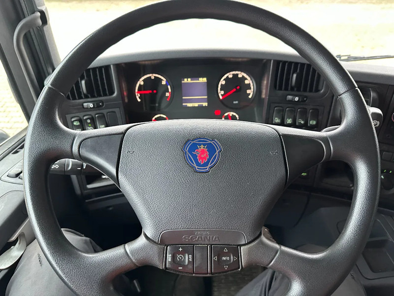 Camion Scania P230 TOP: multifunct. ruimte met airco (camper?), 22kVA generator, hydr. steunpoten, beloopbaar dak, keuken, APK 10-2026: photos 20 Camion Scania P230 TOP: multifunct. ruimte met airco (camper?), 22kVA generator, hydr. steunpoten, beloopbaar dak, keuken, APK 10-2026: photos 20