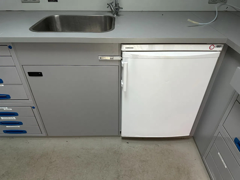 Camion Scania P230 TOP: multifunct. ruimte met airco (camper?), 22kVA generator, hydr. steunpoten, beloopbaar dak, keuken, APK 10-2026: photos 9 Camion Scania P230 TOP: multifunct. ruimte met airco (camper?), 22kVA generator, hydr. steunpoten, beloopbaar dak, keuken, APK 10-2026: photos 9