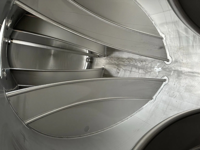 Conteneur citerne pour transport de carburant SINGAMAS 20FT ISO, 26.000L/1-COMP/3 BAFFELS/3 manholes, 5Y inspection: 06/2027: photos 17