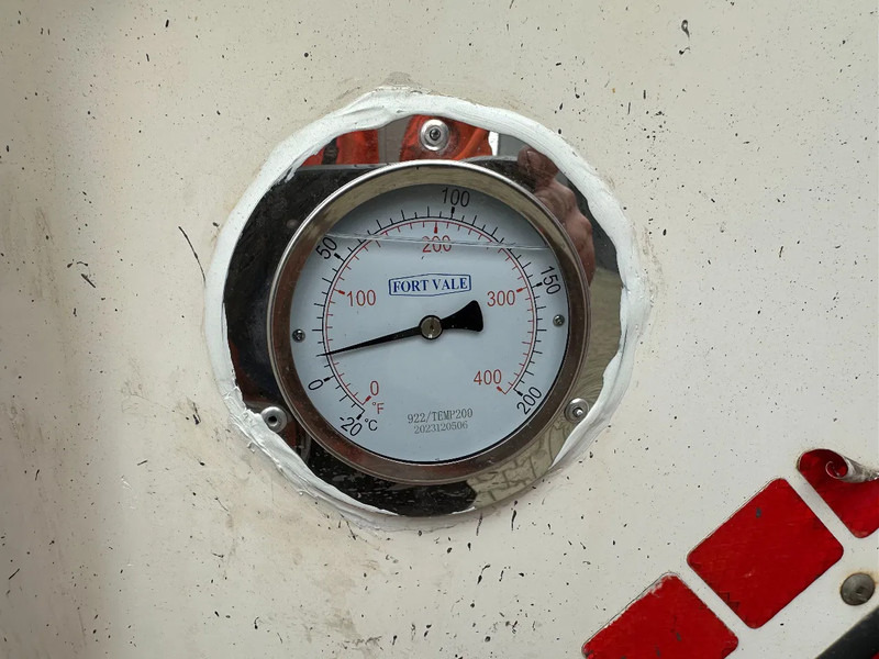 Conteneur citerne pour transport de carburant SINGAMAS 20FT ISO, 26.000L/1-COMP/3 BAFFELS/3 manholes, 5Y inspection: 06/2027: photos 10
