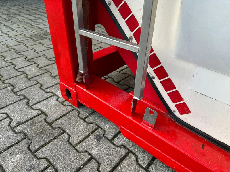 Cuve de stockage pour transport de carburant SINGAMAS 20FT ISO, 26.000L/1-COMP/3 BAFFELS/3 manholes, ADR inspectio valid till: 07/2025: photos 7