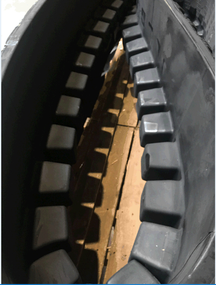 Rubber track for CNH and NH Combine 24" and 28.5" - Chenille pour Moissonneuse-batteuse: photos 5 Rubber track for CNH and NH Combine 24" and 28.5" - Chenille pour Moissonneuse-batteuse: photos 5