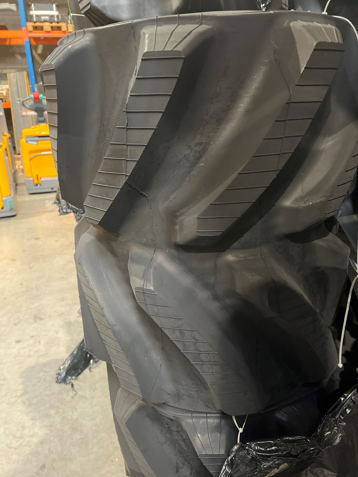 Rubber track for Challenger 65-75-85-95 - Chenille pour Tracteur à chenilles: photos 5 Rubber track for Challenger 65-75-85-95 - Chenille pour Tracteur à chenilles: photos 5