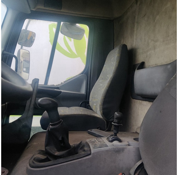 Renault MIDLUM - Camion fourgon: photos 4 Renault MIDLUM - Camion fourgon: photos 4