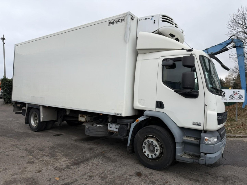 DAF LF 55.300 - 19T FRIGO THERMOKING TS-300e - TAILLIFT - BOX 6m45 x 2m49 x 2m49 - EURO 5 - A/C - BE TRUCK - Camion frigorifique: photos 1 DAF LF 55.300 - 19T FRIGO THERMOKING TS-300e - TAILLIFT - BOX 6m45 x 2m49 x 2m49 - EURO 5 - A/C - BE TRUCK - Camion frigorifique: photos 1